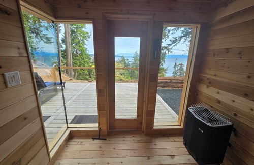 Shirley Cottage | Oceanfront, sauna, soaker tub, outdoor shower, private, fireplace, BBQ, adults.