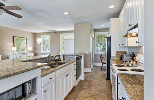 Melrose on the Beach House | Oceanfront Sea Horse Cottage with Pool