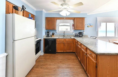 Surfside Beach Condo | Oceanfront, Shared Pool - Surfwatch II 401