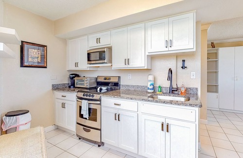 Lenox Park Condo | Oceanfront, Snowbird-Friendly Condo with Shared Pool and Hot Tub plus Central AC