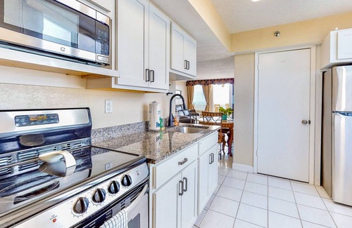 Lenox Park Condo | Oceanfront, Snowbird-Friendly Condo with Shared Pool and Hot Tub plus Central AC