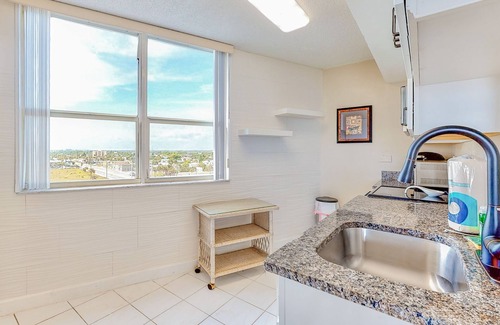 Lenox Park Condo | Oceanfront, Snowbird-Friendly Condo with Shared Pool and Hot Tub plus Central AC