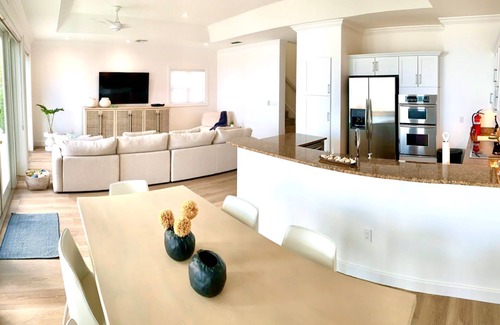 George Town Villa | Oceanfront South Sound Home with magical sunsets!