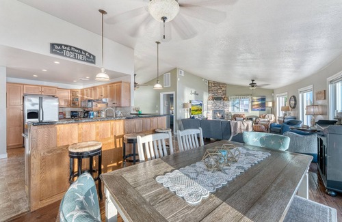 Harbor House | OCEANFRONT Split Level Beach home with hot tub and game room!