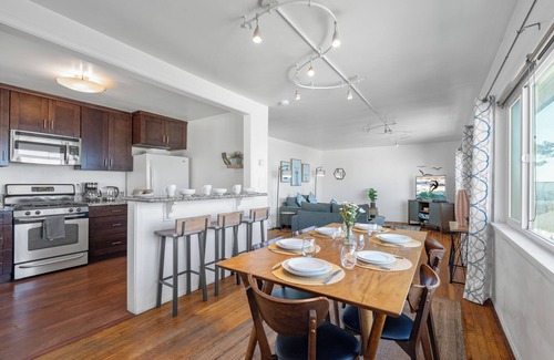 Village of La Jolla House | Oceanfront/Steps to Beach & Wedding Bowl/Views!