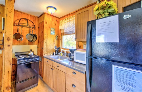 East Sandwich Cottage | Oceanfront Studio on East Sandwich Beach with AC and WiFi