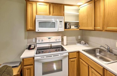 Logsden Condo | Oceanfront Studio With Full Kitchen - Beach Access - Pool & Hot Tub!