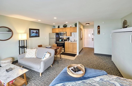 Lincoln City Condo | Oceanfront Studio - Ground Floor - Sleeps 4