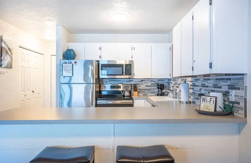 Newport Condo | Oceanfront studio with King bed, hot tub & AC