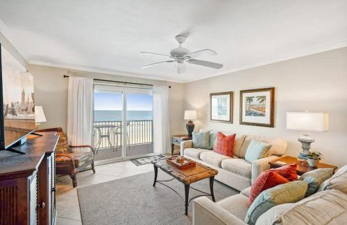Crescent Beach House | Oceanfront Summerhouse Condo Pool Tennis BBQ
