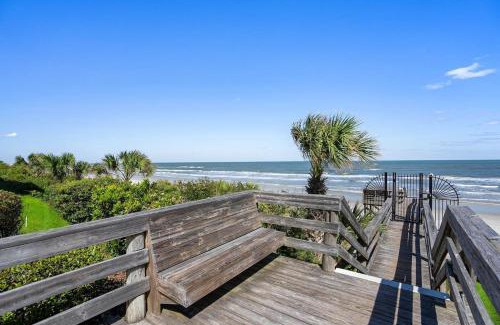 Crescent Beach House | Oceanfront Summerhouse Condo Pool Tennis BBQ