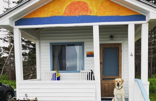 Tracadie House | Oceanfront Sunset Cottage with Kayaks
