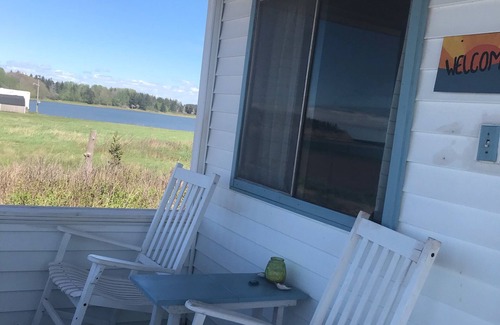 Tracadie House | Oceanfront Sunset Cottage with Kayaks