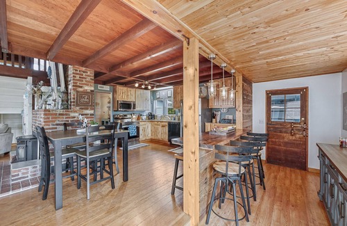 Harbor Cabin | OCEANFRONT Sunset Cabin with stunning ocean views & staircase to the beach!