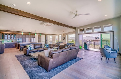 Manzanita House | Oceanfront - The Manzanita Pool House