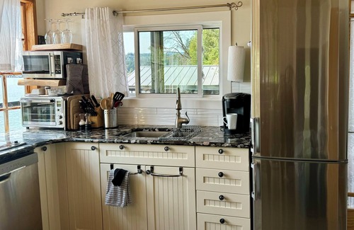 Mill Bay House | Oceanfront Tiny-house on 2 Wooded Acres! TWO WEEKS FREE with 2-week rental!