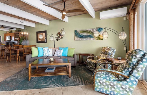 Kailua-Kona Condo | Oceanfront, Top Floor, Two-Bedroom/Updated including split system AC!
