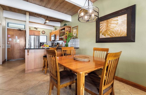 Kailua-Kona Condo | Oceanfront, Top Floor, Two-Bedroom/Updated including split system AC!