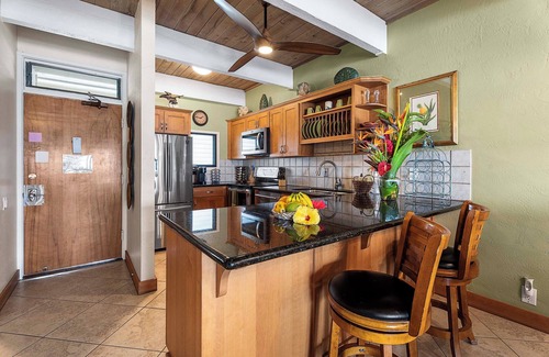 Kailua-Kona Condo | Oceanfront, Top Floor, Two-Bedroom/Updated including split system AC!