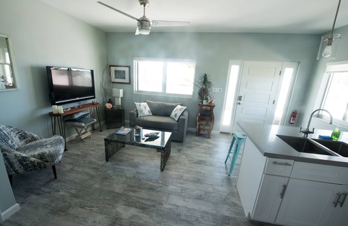 Cockburn Town Villa | OCEANFRONT - TURTLE SUITE AT DRIFT VILLA