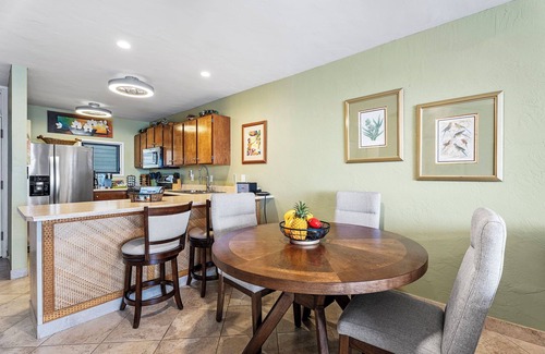 Kailua-Kona Condo | OCEANFRONT TWO BEDROOM CONDO with A/C! Cal King Beds in Both Bedrooms!