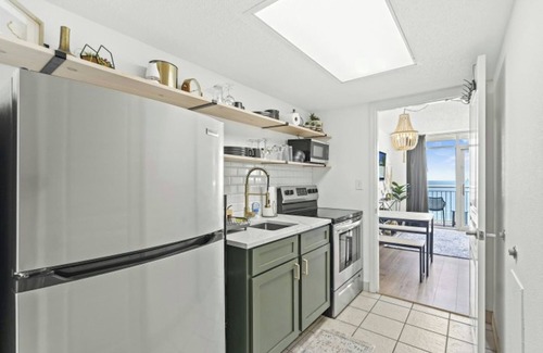 Crescent Beach Apartment | Oceanfront Bay Watch 1636 -Updated 1 Bedroom