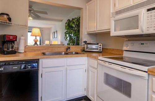 Oceanmarsh Subdivision Condo | Oceanfront 1-Bedroom Harbor Island Condo: Sunrise Views, Pool, & Beach Access!
