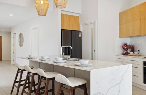 Sapphire Beach House | Oceanfront View Beachside Bliss – Ocean Views, Plunge Pool & Pet Friendly