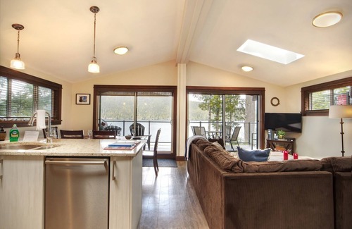 Port Renfrew Cabin | Oceanfront view, sleep 7, pet friendly in Port Renfrew BC