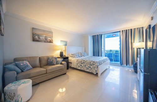 Bermuda Riviera Condo | Oceanfront View Balcony