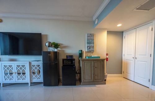 Bermuda Riviera Condo | Oceanfront View Balcony