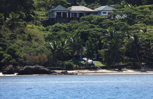 Malolo Island House | Oceanfront Villa. Exclusive Island villa overlooking Namotu and Tavarua Islands