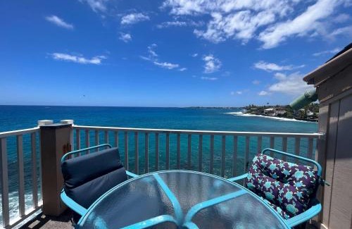 Kailua-Kona House | Oceanfront Vintage Retreat in Kailua-Kona
