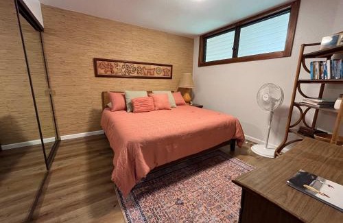 Kailua-Kona House | Oceanfront Vintage Retreat in Kailua-Kona