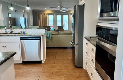 Saint Helena Island House | Oceanfront w/sandy beach all day! 4100sq ft. Retreat w/Private walk, Pet’s ok!