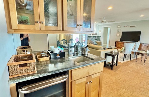 Saint Helena Island House | Oceanfront w/sandy beach all day! 4100sq ft. Retreat w/Private walk, Pet’s ok!