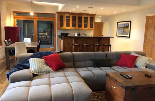 Halfmoon Bay House | Oceanfront Walkout - Sanddollar Suite