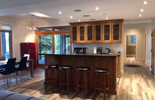 Halfmoon Bay House | Oceanfront Walkout - Sanddollar Suite
