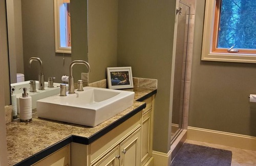 Halfmoon Bay House | Oceanfront Walkout - Sanddollar Suite