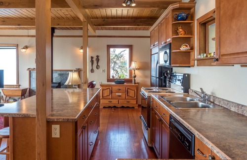 Otter Point House | Oceanfront West Coast Vacation Home-Surfside Cottage with hot tub
