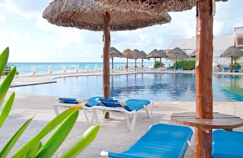 Zona Hotelera Condo | Oceanfront white sand beach condo