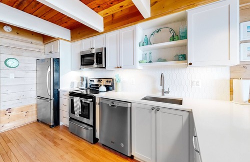 Midtown Ocean City House | Oceanfront with Direct Beach Access