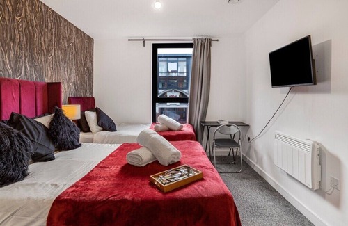 Bordesley Apartment | Oceanic Bliss: 2 BED 2 BATH + FREE PARK + Netflix
