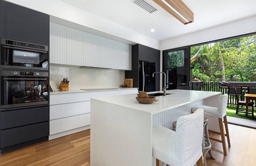 Warana House | Oceanic-Pet Friendly townhouse 8min to Mooloolaba