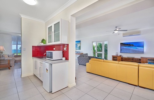 Holloways Beach House | Oceans Edge, ocean and beach at your doorstep