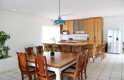 Kini Bay House | Oceans End - a home on the beach