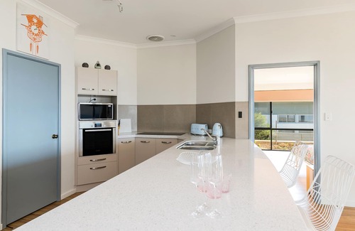 Peppermint Grove Beach House | Oceanside relaxing beach front views. Wifi . Light spacious for shared times