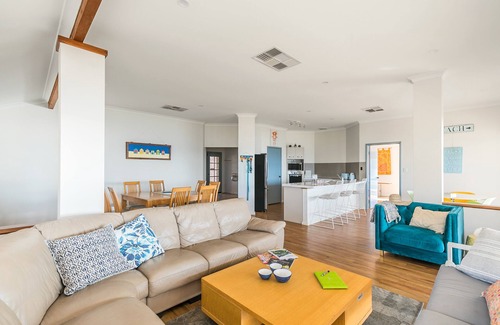 Peppermint Grove Beach House | Oceanside relaxing beach front views. Wifi . Light spacious for shared times