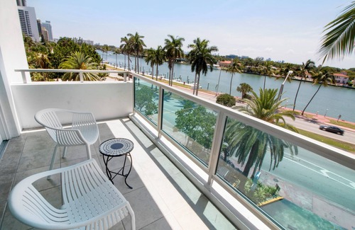 Mid Beach Apartment | Oceanside 2 bedroom Escape with Pool, Steps from the Beach -