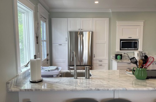 Easton's Point House | Oceanside 2 bedroom cottage - unobstructed sea view and walk to beach!